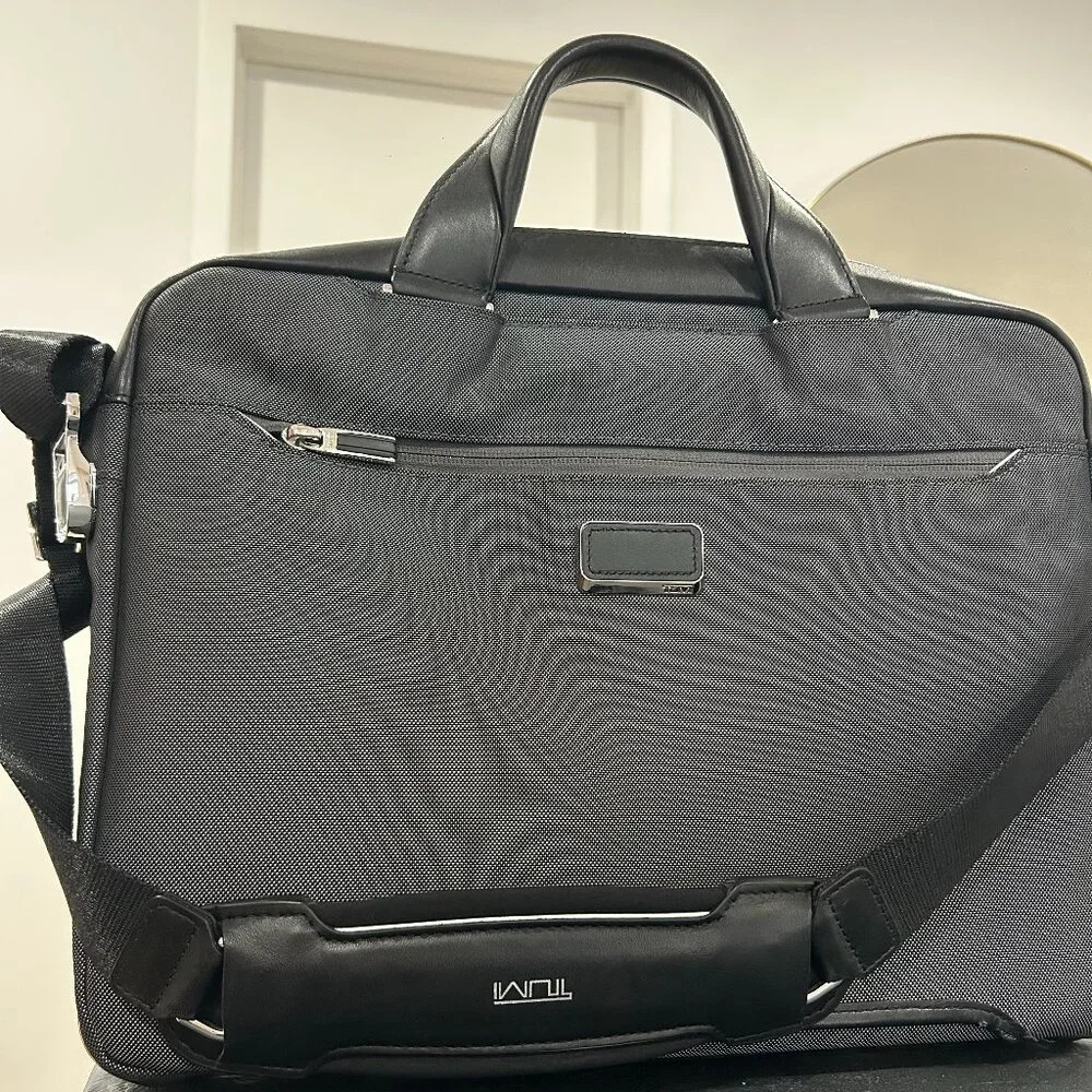 Tumi Slim Briefcase (Mint Condition)